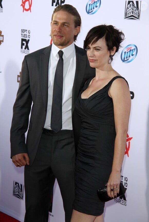 Charlie Hunnam et Maggie Siff à la première de la saison 6 de "Sons Of Anarchy" à Hollywood, le 7 septembre 2013.