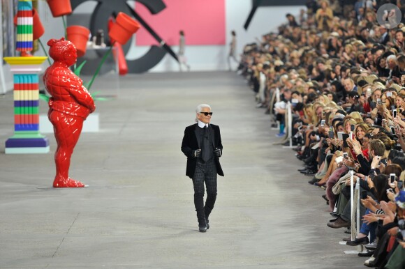 Karl Lagerfeld lors du défilé Chanel à Paris, le 1er octobre 2013.