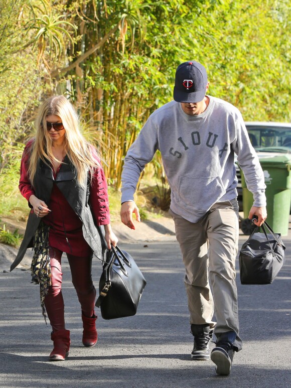 Les jeunes parents Fergie et Josh Duhamel à Brentwood, le 28 octobre 2013.