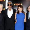 Michael Douglas, Morgan Freeman, Mary Steenburgen et Robert De Niro lors de la première du film Last Vegas au Ziegfeld Theatre à New York le 29 octobre 2013.