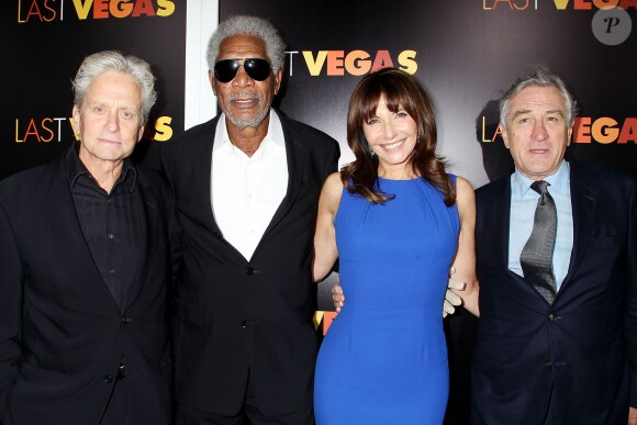 Michael Douglas, Morgan Freeman, Mary Steenburgen et Robert De Niro lors de la première du film Last Vegas au Ziegfeld Theatre à New York le 29 octobre 2013.