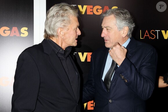 Michael Douglas et Robert De Niro lors de la première du film Last Vegas au Ziegfeld Theatre à New York le 29 octobre 2013.