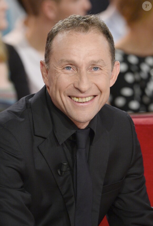 Jean-Pierre Papin sur le plateau de l'émission "Vivement Dimanche" à Paris, le 30 octobre 2013. Diffusion prévue le 3 novembre 2013.
