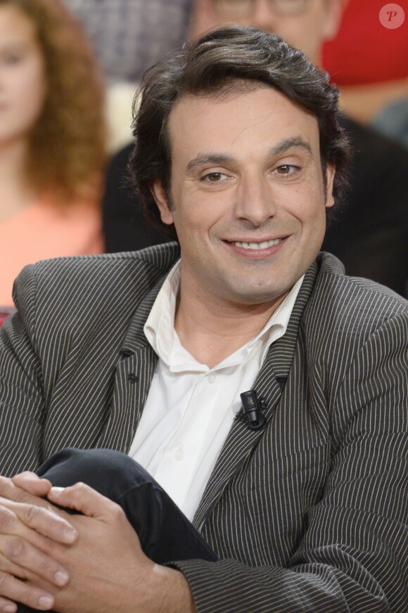 Bruno Salomone sur le plateau de l'émission "Vivement Dimanche" à Paris, le 30 octobre 2013. Diffusion prévue le 3 novembre 2013.