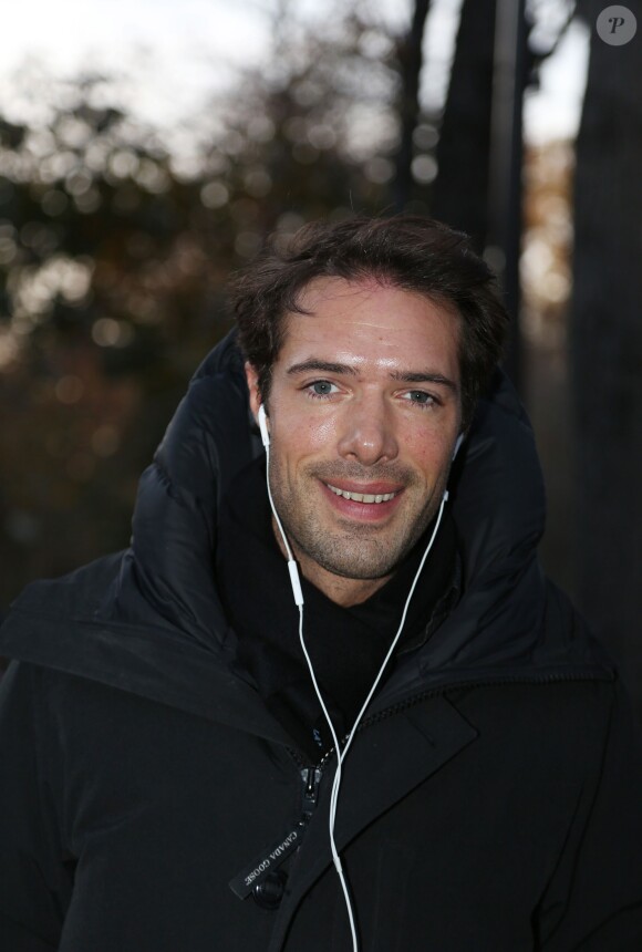 Nicolas Bedos arrive à l'enregistrement de l'émission "Vivement Dimanche" à Paris, le 30 octobre 2013. Diffusion prévue le 3 novembre 2013.