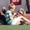 Exclusif - Rod Stewart au foot avec ses fils Sean (32 ans) et Alastair (7 ans) à Woodland Hills (Los Angeles), le 2 novembre 2013.