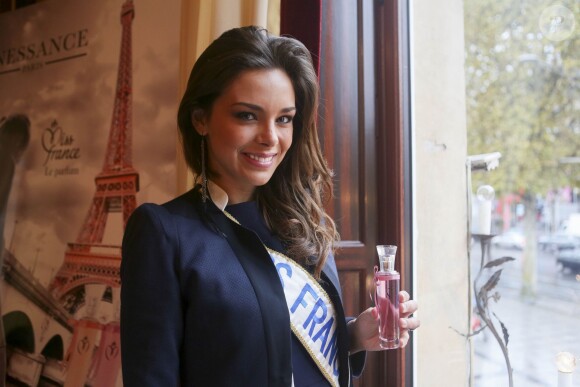 Marine Lorphelin lors du lancement de la ligne de parfum Inessance Miss France, au Fouquets le 5 novembre 2013