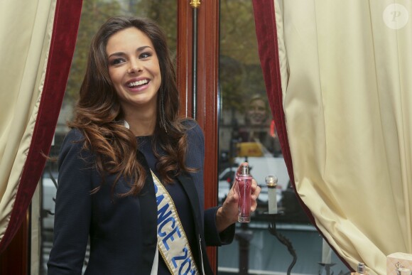 La belle Marine Lorphelin lors du lancement de la ligne de parfum Inessance Miss France, au Fouquets le 5 novembre 2013