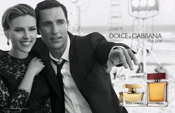 Scarlett Johansson et Matthew McConaughey, égéries du parfum The One par Dolce & Gabbana. Photo par Peter Lindbergh.