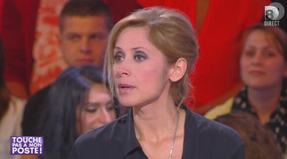 Lara Fabian, émue aux larmes, dans Touche pas à mon poste, sur D8, le mercredi 6 novembre 2013.