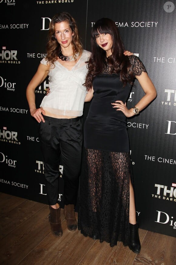 Alysia Reiner et Jackie Cruz lors d'une projection de Thor - Le Monde des Ténèbres au 79 Crosby Street à New York le 6 novembre 2013.