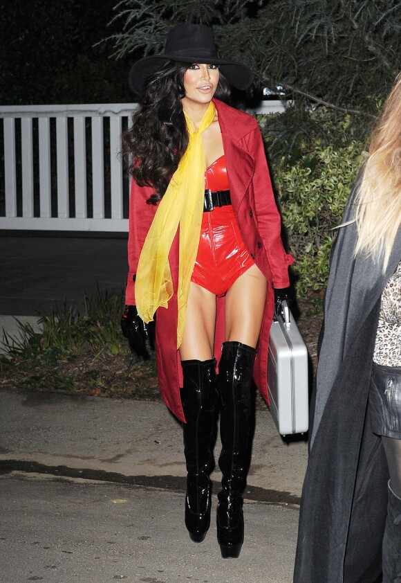 Naya Rivera arrive chez Kate Hudson pour sa soirée d'Halloween à Brentwood, Los Angeles, le 26 octobre 2013.