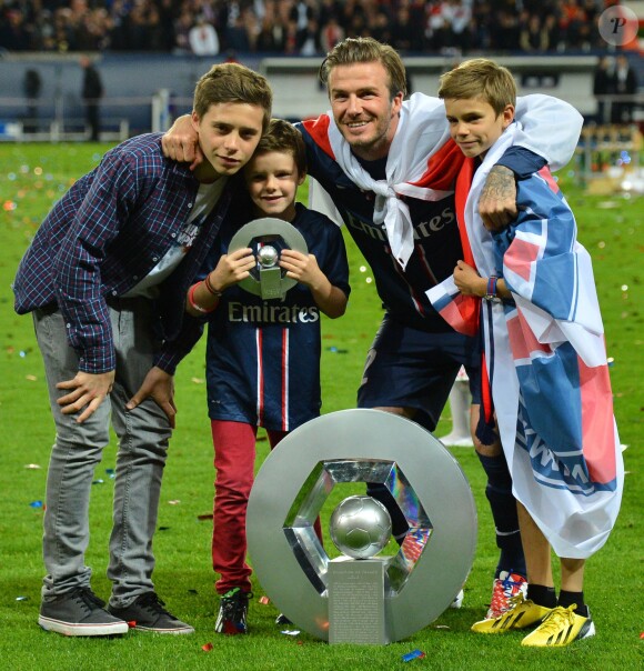David Beckham et ses fils Brooklyn, Cruz et Romeo au Parc des Princes à Paris, le 18 mai 2013