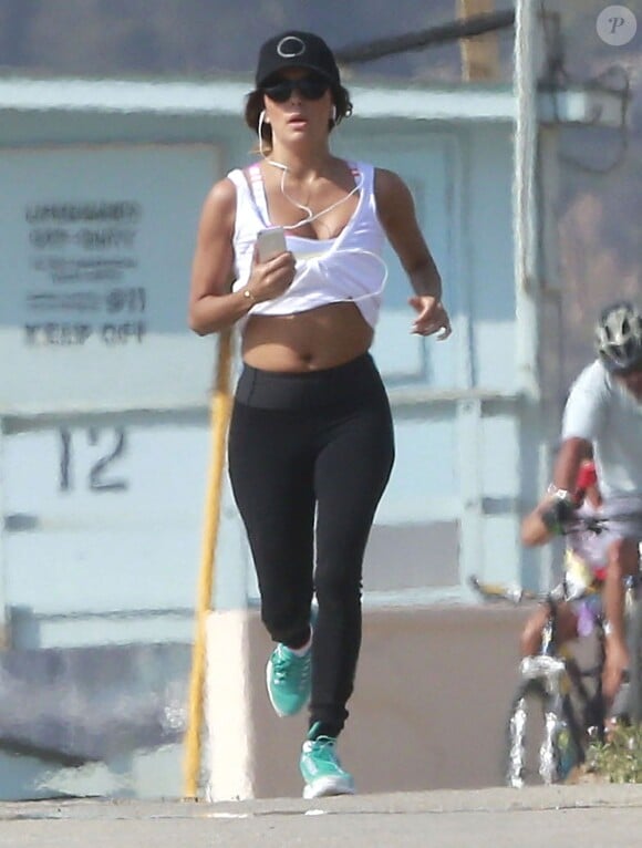 Eva Longoria en pleine séance jogging à Malibu, le 3 novembre 2013.