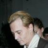L'acteur américain Johnny Depp, blond, à Londres, le 25 octobre 2013.