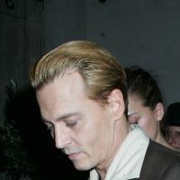 Johnny Depp : Cheveux blonds et moustache, le look parfait pour Mortdecai