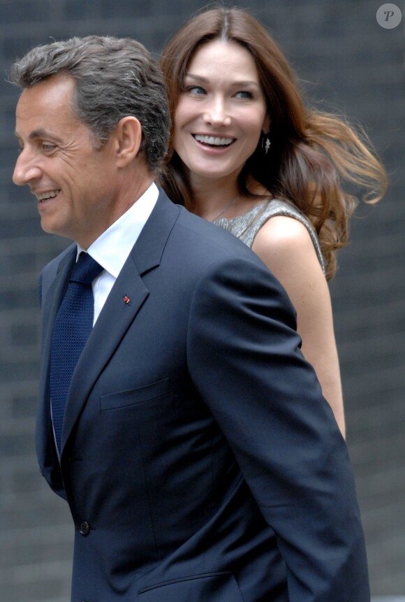Nicolas Sarkozy et Carla Bruni au 10 Downing Street le 18 juin 2010