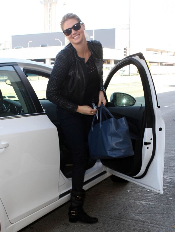 Kate Upton à l'aéroport de Los Angeles, le 11 novembre 2013.
