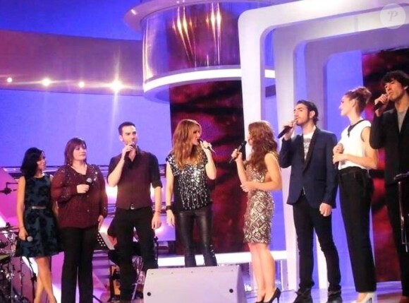 Céline Dion sur le plateau de l'émission Les chansons d'abord, le 12 novembre 2013.