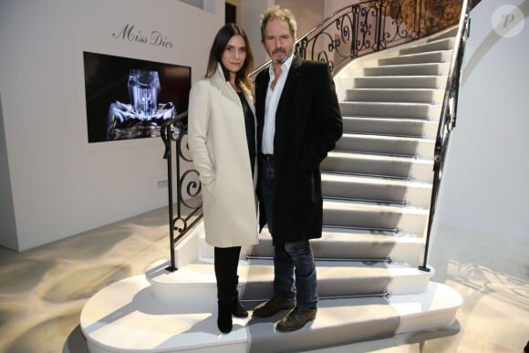 Géraldine Pailhas et Christopher Thompson au vernissage de l'exposition Miss Dior au Grand Palais. Le 12 novembre 2013. L'exposition se tient du 13 au 25 novembre 2013