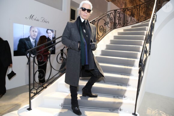 Le créateur Karl Lagerfeld au vernissage de l'exposition Miss Dior au Grand Palais. Le 12 novembre 2013. L'exposition se tient du 13 au 25 novembre 2013
