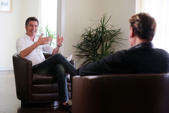 EXCLUSIF - Jean-Michel Zecca rencontre Johnny Hallyday le temps d'une interview à Los Angeles, en avril 2012.