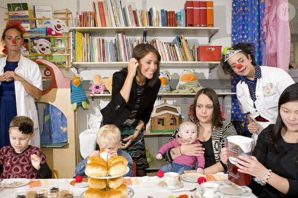 La princesse Marie de Danemark visite un hôpital pour enfants et prend le thé avec eux à Sonderborg, le 12 novembre 2013.
