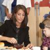 La princesse Marie de Danemark visite un hôpital pour enfants et prend le thé avec eux à Sonderborg, le 12 novembre 2013.