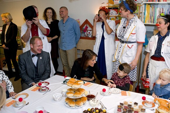 La princesse Marie de Danemark visite un hôpital pour enfants et prend le thé avec eux à Sonderborg, le 12 novembre 2013.