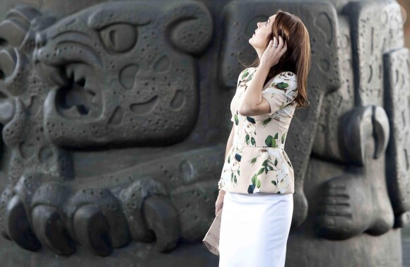Prince Frederik et Princesse Mary de Danemark visitent le musée d'anthropologie à Mexico le 11 novembre 2013.