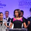 Michelle Obama, superbe et à l'aise, prend la parole durant le premier déjeuner organisé par le Disney's Veterans Intitute au Boardwalk Inn à Disney World à Lake Buena Vista, le 14 novembre 2013.