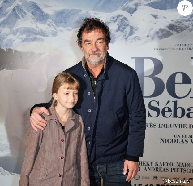 Olivier Marchal et sa fille Ninon lors de l'avant-première du film Belle et Sébastien à Paris le 17 novembre 2013