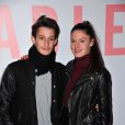 Pierre Niney et sa compagne Natasha Andrews à la première du film Les Garçons et Guillaume, à table ! au Gaumont Opéra à Paris, le 18 novembre 2013.
