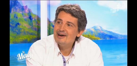 Le comédien Philippe Vasseur sur le plateau du Mag sur NRJ 12, le mardi 19 novembre 2013.