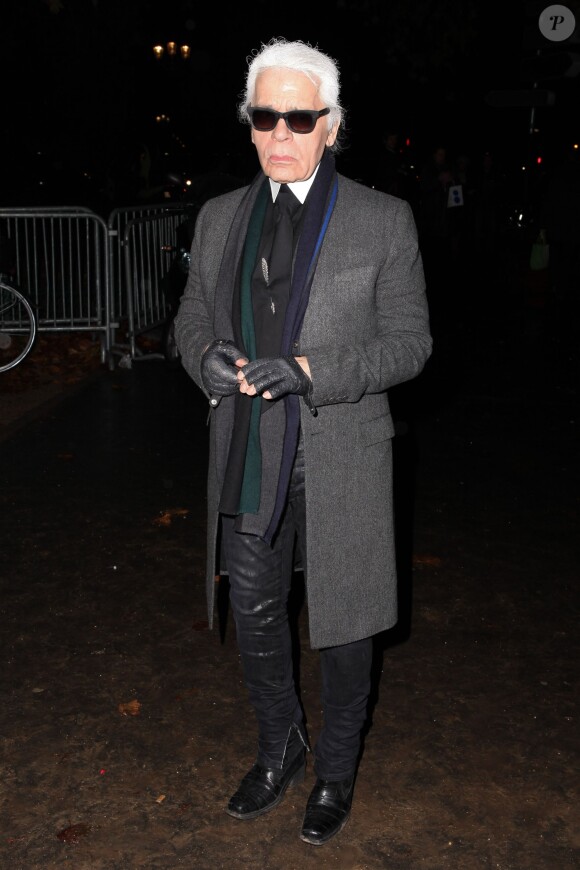 Karl Lagerfeld lors du vernissage de l'exposition Miss Dior à Paris, le 12 novembre 2013.