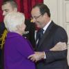 François Hollande a remis à Line Renaud les insignes de grand officier de la Légion d'honneur, lors d'une cérémonie au palais de l'Élysée à Paris, le 21 novembre 2013.