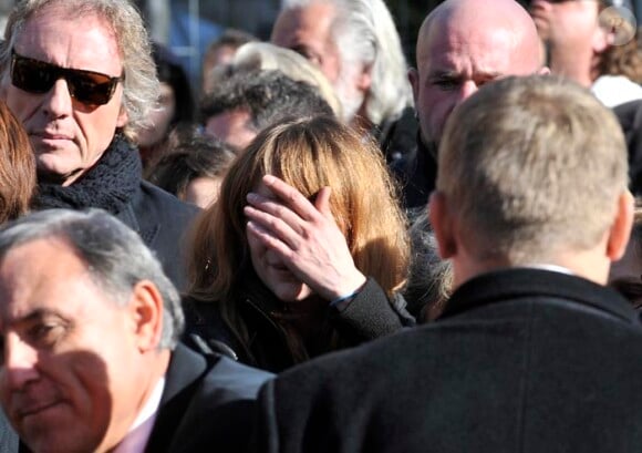 François Bernheim aux côtés de Julie Depardieu aux obsèques de Guillaume Depardieu le 17/10/2008