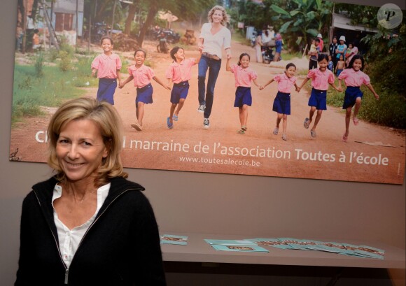 Exclusif - La journaliste Claire Chazal, marraine de l'Association Toutes a l'école, participe à une opération à Bruxelles, le 21 novembre 2013.