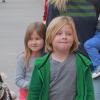 Exclusif - Tori Spelling fait du shopping avec son mari Dean McDermott et leurs enfants Liam, 6 ans, Stella, 5 ans, Hattie, 2 ans, et Finn, 1 an à Los Angeles, le 23 novembre 2013. Liam et Stella affichent des sourires à croquer !
