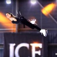 Ice Show - Clara Morgane : La sexy patineuse en superwoman dans les airs