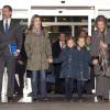 Felipe et Letizia d'Espagne ont visité le 22 novembre 2013 avec leurs filles Leonor et Sofia ainsi que la reine Sofia le roi Juan Carlos Ier à l'hôpital Quiron de Madrid, où le monarque a subi une nouvelle opération de la hanche.