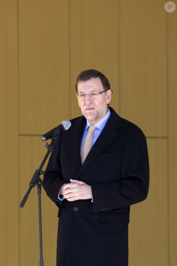 Le Premier Ministre Mariano Rajoy au CHU Quiron de Madrid le 23 novembre 2013, donnant des nouvelles du roi Juan Carlos Ier d'Espagne après sa nouvelle opération de la hanche.