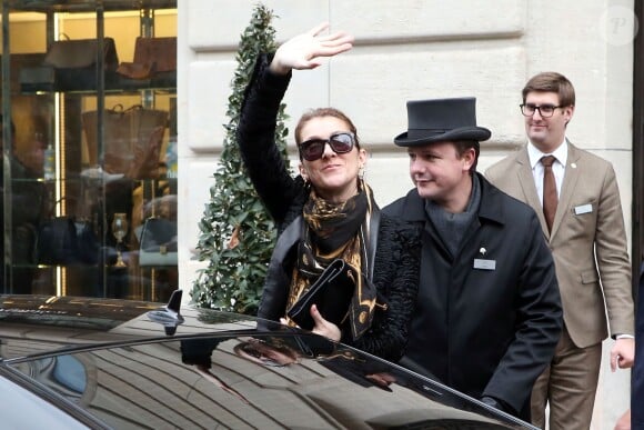 Céline Dion quitte son hotel pour se rendre aux répétitions de son premier concert à Bercy, à Paris. Le 25 novembre 2013.