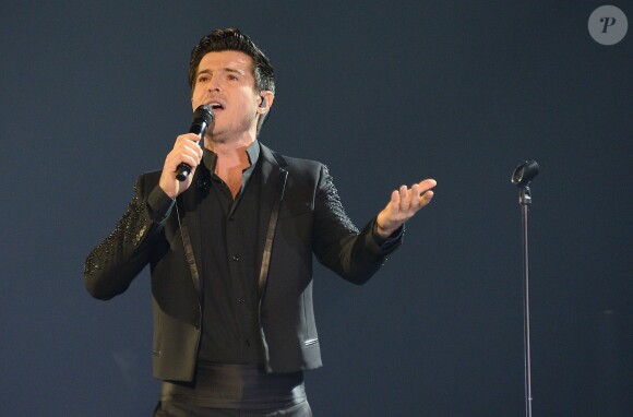 Exclu - Vincent Niclo et les choeurs de l'Armée Rouge en première partie du concert de Céline Dion au POPB de Paris. Le 25 novembre 2013.