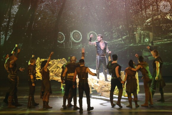 Exclusif - Matt Pokora et ses compères en représentation pour le spectacle musical Robin des Bois au Palais des Congrès à Paris. Le 26 septembre 2013.