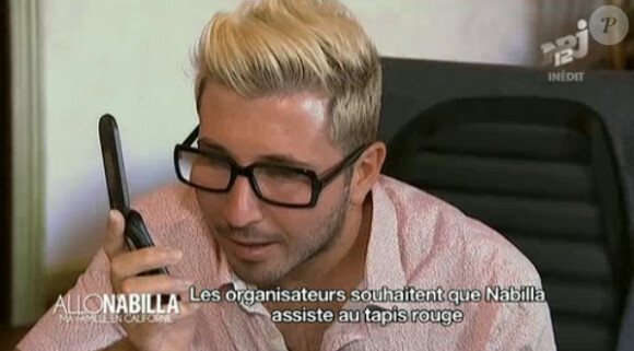 Nabilla dans sa télé-réalité "Allô Nabilla : ma famille en Californie". Le mardi 26 novembre 2013. John faot son possible pour la satisfaire