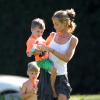 Exclusif - Denise Richards, ses filles Lola et Sam et les enfants de Charlie Sheen Bob et Max au parc à Beverly Hills, le 25 juillet 2013.