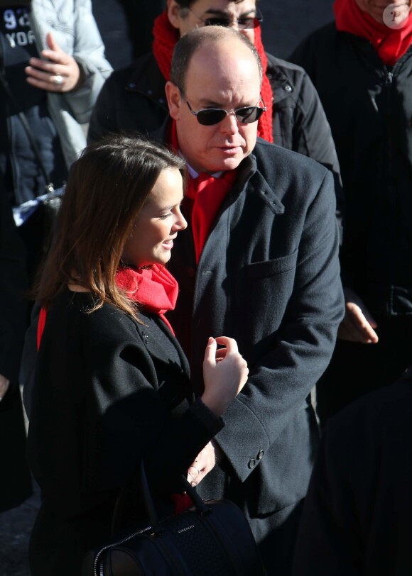 La princesse Stéphanie de Monaco, avec sa fille Pauline Ducruet et son frère le prince Albert II, prenait part le 29 novembre 2013, à deux jours de la Journée mondiale contre le sida, à une commémoration sur le parvis du Musée océanographique de Monte-Carlo. En présence de membres et d'affiliés de l'association Fight Aids Monaco présidée par la princesse, huit courtepointes ont été déployées en hommage aux malades décédés.