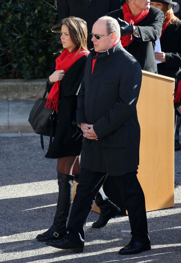La princesse Stéphanie de Monaco, avec sa fille Pauline Ducruet et son frère le prince Albert II, prenait part le 29 novembre 2013, à deux jours de la Journée mondiale contre le sida, à une commémoration sur le parvis du Musée océanographique de Monte-Carlo. En présence de membres et d'affiliés de l'association Fight Aids Monaco présidée par la princesse, huit courtepointes ont été déployées en hommage aux malades décédés.