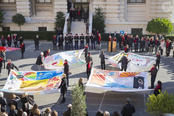 Pauline Ducruet s'est jointe à sa mère la princesse Stéphanie de Monaco, au prince Albert II et à des membres de Fight Aids Monaco le 29 novembre 2013 pour une commémoration sur le parvis du Musée océanographique de Monte-Carlo, à deux jours de la journée mondiale contre le sida. Huit courtepointes ont été déployées en hommage aux malades décédés.